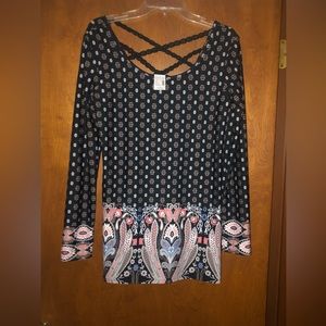 Maurices criss cross back tunic length tee size M NWT